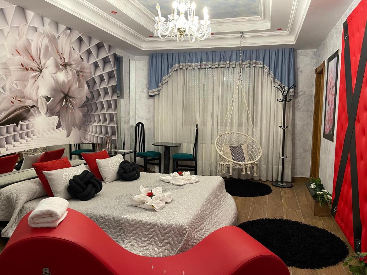Villa Paraiso Vip Hotel Tematico (Adults Only) Ревилья-де-Камарго Экстерьер фото