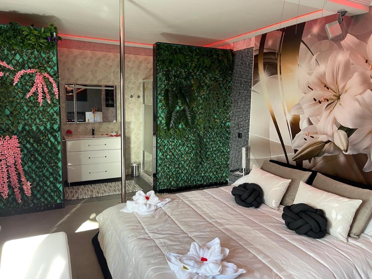 Villa Paraiso Vip Hotel Tematico (Adults Only) Ревилья-де-Камарго Экстерьер фото